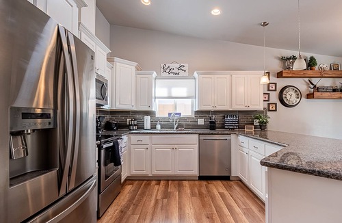 Yuma House | Snowbirds & Families - Large Covered Patio - Pet Friendly - CableTV - Sleeps 6