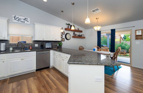 Yuma House | Snowbirds & Families - Large Covered Patio - Pet Friendly - CableTV - Sleeps 6