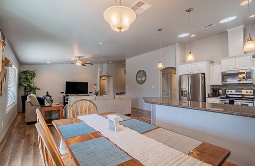 Yuma House | Snowbirds & Families - Large Covered Patio - Pet Friendly - CableTV - Sleeps 6