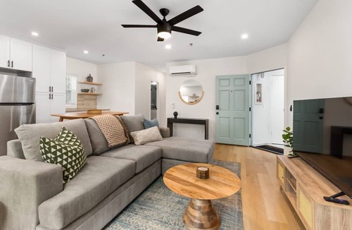 Olde Solana Beach Apartment | Solana Beach Fletcher Cove, Cedros Design - Renovated 2bd Apt