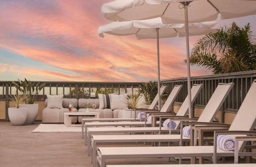 Laguna Beach Apartment | Sonder La Ensenada | King Room