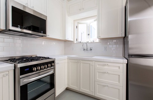 Downtown San Diego Apartment | Sonder The Bungalows | Queen Murphy Studio Apartment