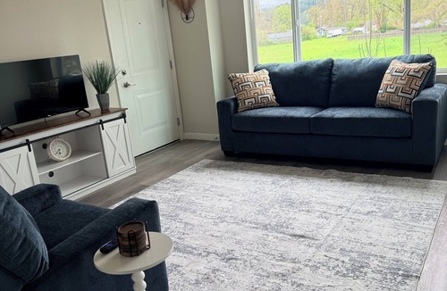 Cottage Grove Apartment | Soothing 2-bedroom apartment with AC