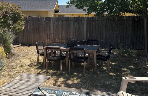 Springfield House | Soothing 2-bedroom house with AC in charming Springfield