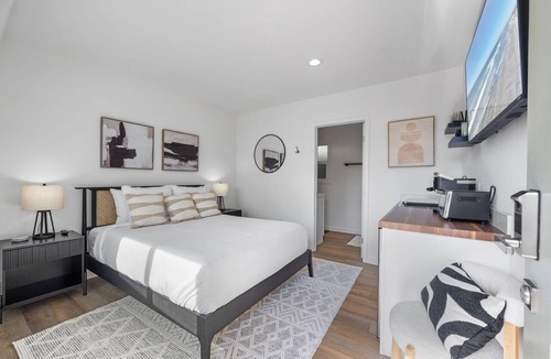 South Oceanside Hotel | South Oceanside Bungalow 6 - Deluxe Queen Studio + Patio