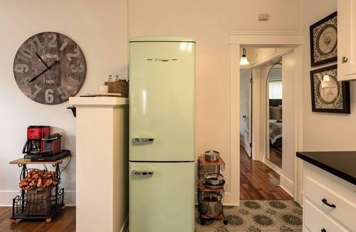 South Park Apartment | South Park Bell House - Beautifully updated prime location with A/C