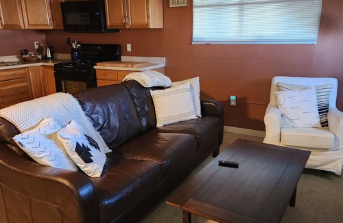 West University Apartment | Spacious 1 bedroom, wifi, laundry, kitchen. Walk to UNR and 1/2 mile to Casinos.