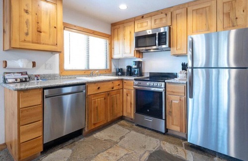 Tahoya Shores Apartment | Spacious 1 BR | Red Wolf Lakeside Lodge