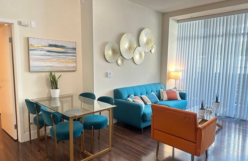 Downtown Apartment | Spacious 2 BD/2BA w/2 King Beds! Walk to Pier & Beach apartment w/AC