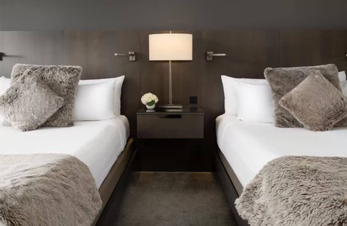 Downtown Portland Hotel | Spacious 2-Queen Penthouse Suite – Top Floor Stay w/City Views