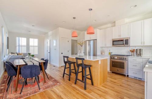 North Tabor House | Spacious 2BR - New Luxury Townhouse Stay