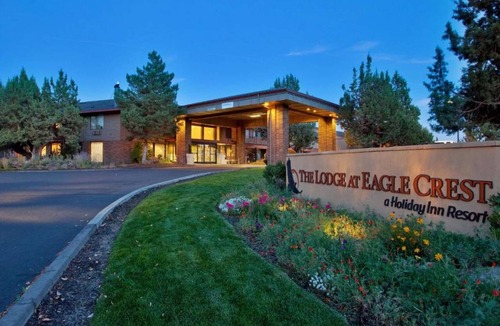 Redmond Apartment | Spacious 3BR Chalet | Golf. Pools. Free Parking