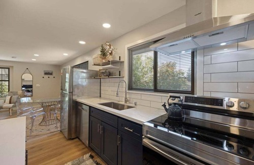 Seattle Metro Area House | Spacious 3BR Home Walk to Ezra Bessaroth Family Welcome