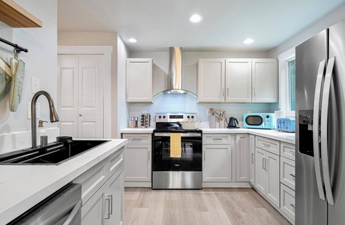 Redmond House | Spacious 3BR Retreat by Microsoft with Backyard