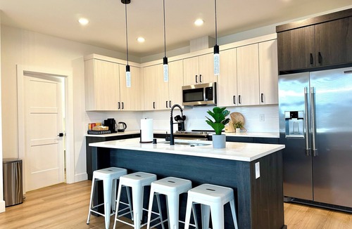 Minnehaha House | Spacious 4-bedroom house with AC, WiFi in charming Vancouver