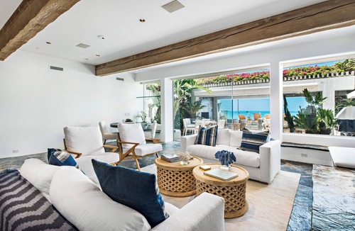 Eastern Malibu House | Spacious 5-bedroom beachfront house in Malibu Colony