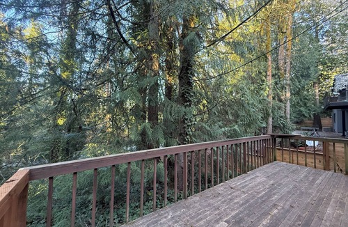 Viewpoint House | Spacious 5-bedroom house in peaceful Redmond with AC
