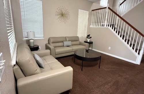 Turlock House | Spacious 5 bedroom House-Perfect for Families & Groups