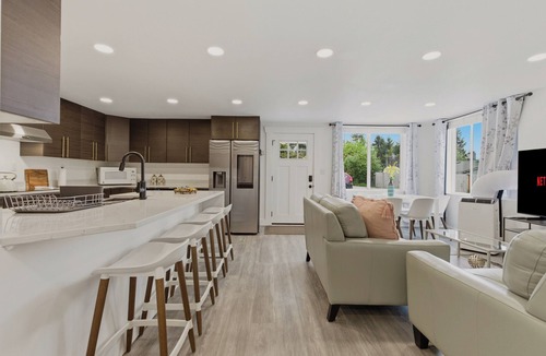 Burien House | Spacious 5BR Home Near Seattle & SeaTac - Parking