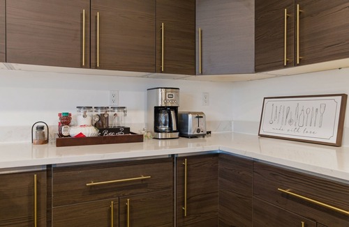Burien House | Spacious 5BR Home Near Seattle & SeaTac - Parking