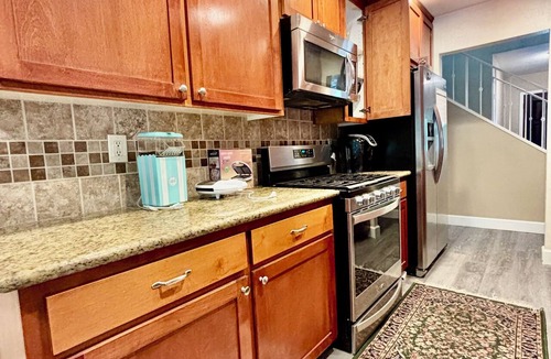 Stockton House | Spacious 5BR Pet-Friendly Retreat on a 14,000 Sq Ft Lot