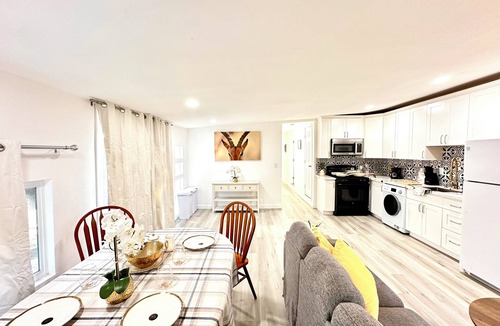 Sunnyvale House | Spacious 6-bedroom house in Sunnyvale with WiFi access