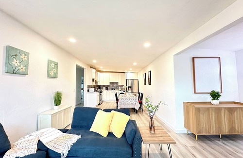 Sunnyvale House | Spacious 6-bedroom house in Sunnyvale with WiFi access