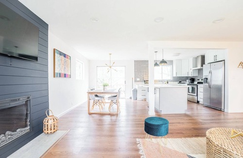 South Beacon Hill House | Spacious 6-BR Farmhouse near Downtown