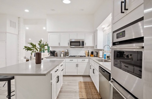 Topanga House | Spacious and Cozy Home with Pool in Woodland Hills