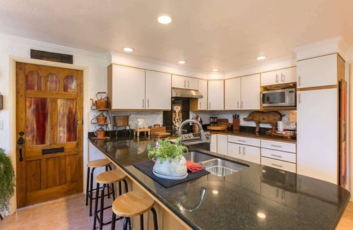 Sequim Apartment | Spacious Apartment in Central Area, A/C, Sleeps 4