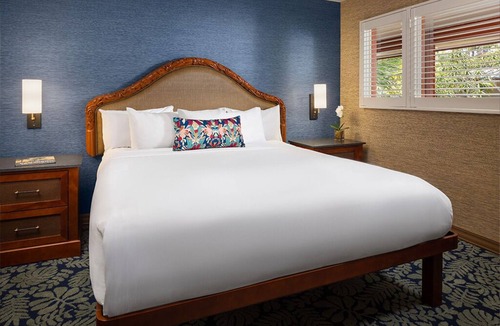 Crown Point Hotel | Spacious Bayfront King Suite | Relax at Catamaran Resort
