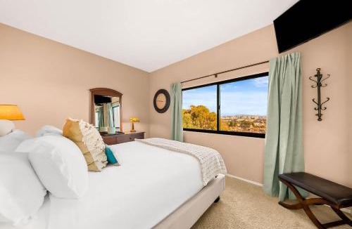 Roseville - Fleet Ridge House | Spacious Beautiful Home with Stunning Bay Views