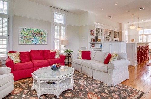 Saint Simons Island Cottage | Spacious cottage near East Beach with pool, BBQ & reserved parking