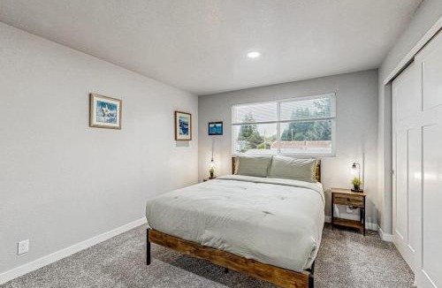Florence House | Spacious condo close to the river with WiFi streaming washer&dryer