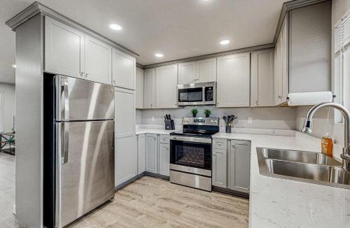 Florence House | Spacious condo close to the river with WiFi streaming washer&dryer