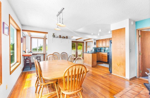 Oceanside House | Spacious dog friendly home with ocean views sauna wood stove and WIFI