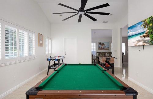 San Carlos House | Spacious Family Home w Kids Playset And Fire Pit