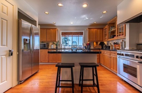 South Seattle House | Spacious Family Retreat Near Seattle Stadiums
