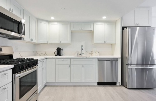 Ocean Park Apartment | Spacious Family-Sized Apartment. Amazing views steps from the beach!