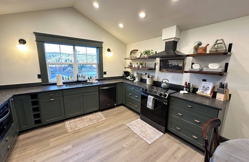 Clatskanie Apartment | Spacious Guesthouse 2BR - Easy walk to Downtown