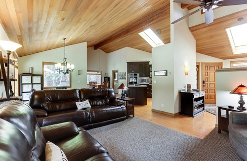 Overlook Park House | Spacious house with shared hot tub & pool, SHARC access, and private gas grill