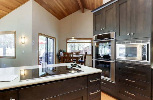 Overlook Park House | Spacious house with shared hot tub & pool, SHARC access, and private gas grill