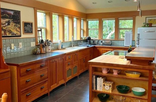 Port Orford House | Spacious HS w/Sauna-Game RM-Wifi-Basket Ball Walk to Beach! Gated- Private!