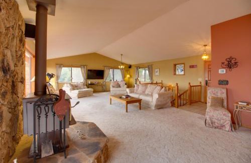 Kelseyville House | Spacious Kelseyville Home w/Large Lakefront Deck!