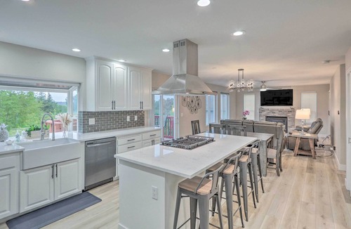 Kent House | Spacious Kent Home: Great for Large Families!