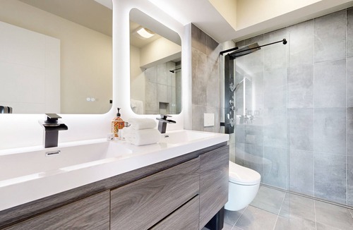 Northwest Portland Apartment | Spacious Lower-level apartment - great views, hot tub, sauna,yard,dog-friendly