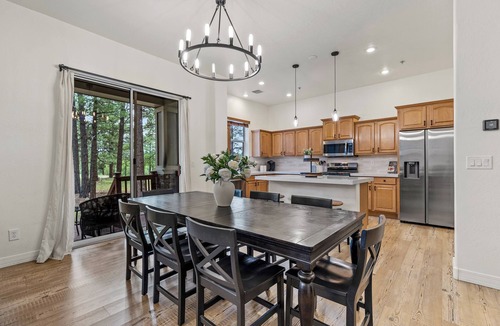Flagstaff House | Spacious Luxury Home in the Pines 2 King Suites + Firepit + Gym/Office