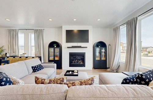 Park City House | Spacious, luxury multi-level home with en-suites, patio, balcony & hot tub