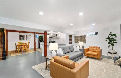 Woodstock Apartment | Spacious Mid-Century Apartment in Woodstock