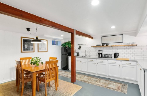 Woodstock Apartment | Spacious Mid-Century Apartment in Woodstock